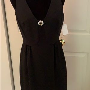 Trina Turk Black Sleeveless V-Neck Cocktail Dress with Brooch